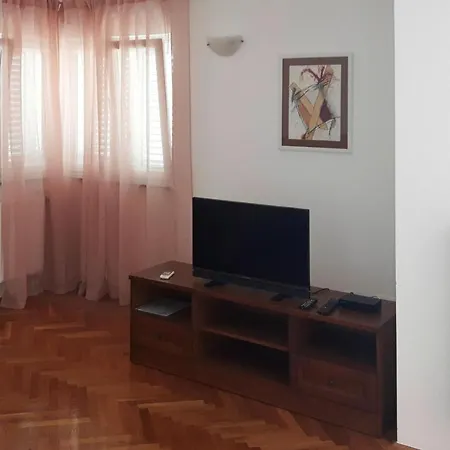 Laura - Cdn02085-dyc Apartment